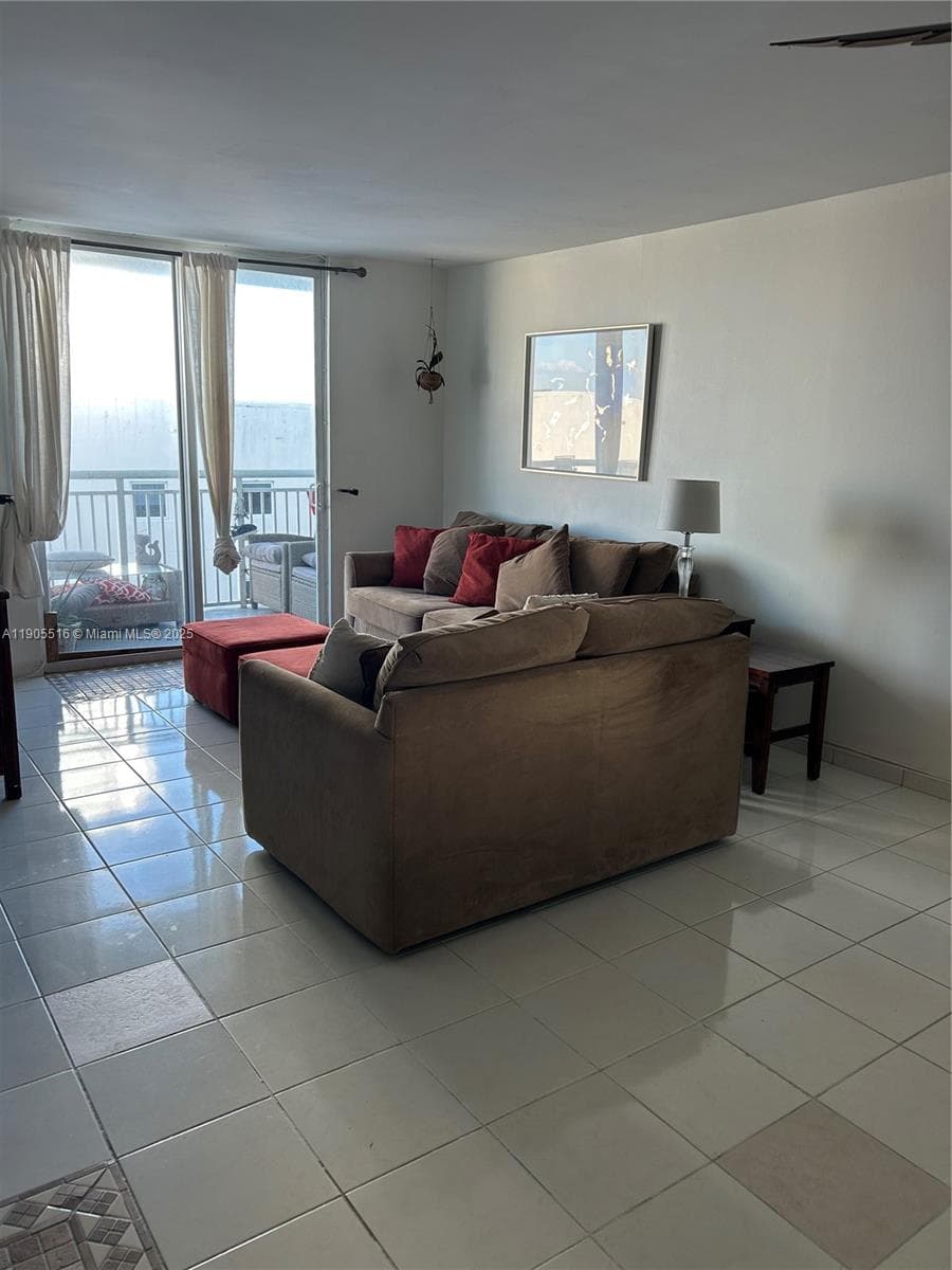 PORT ROYALE CONDO · #607 in Miami Beach - Photo 11