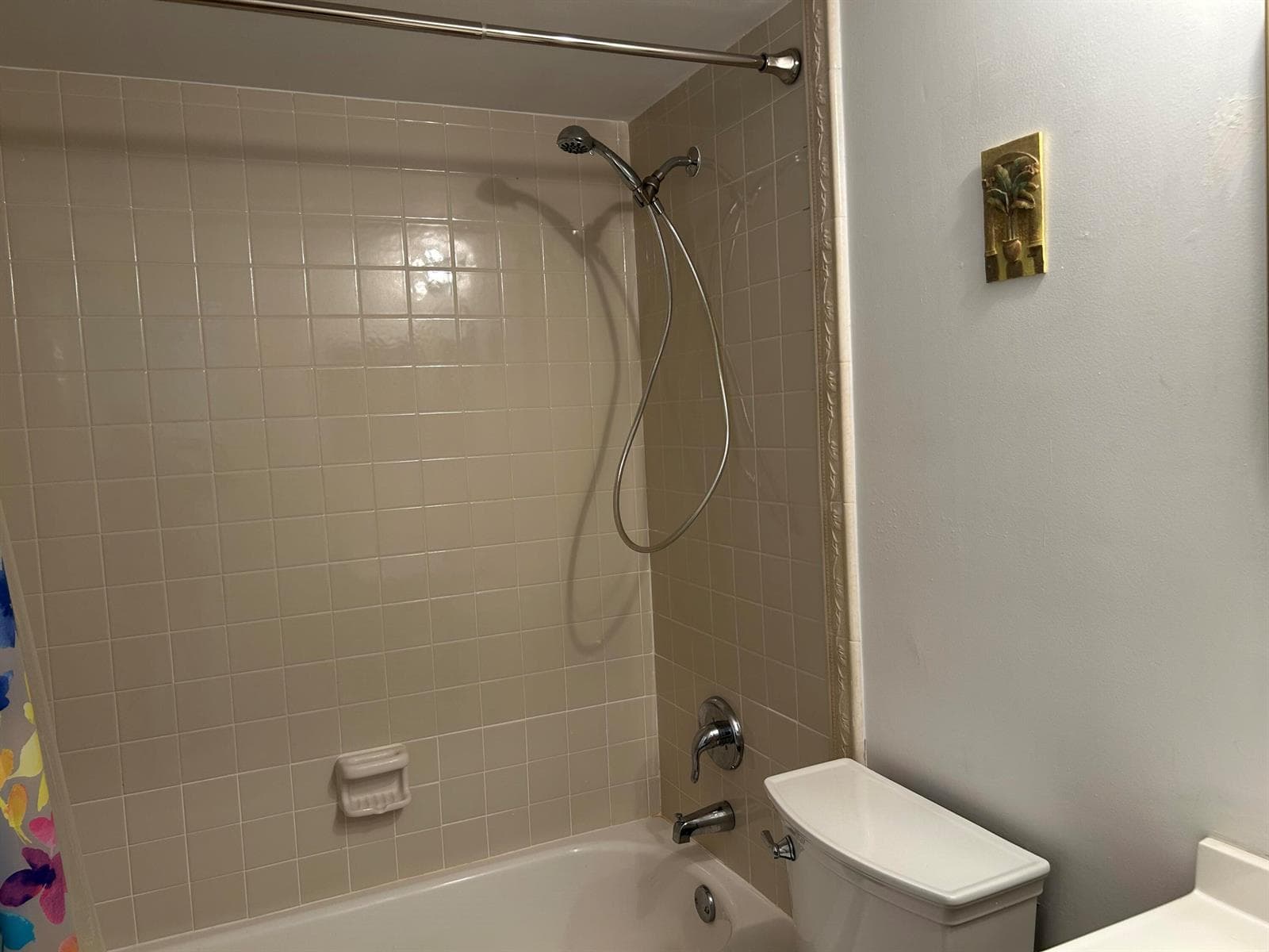 Secondary Bathroom w/Tub