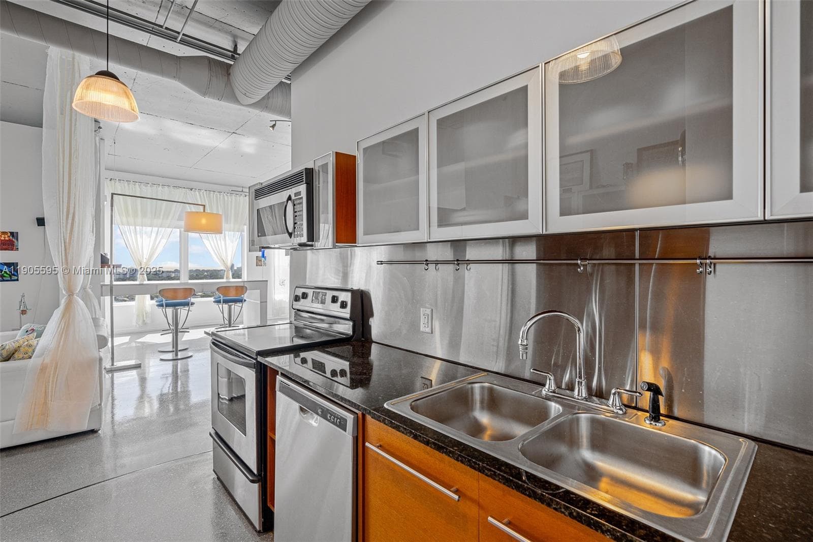 NEO CONDO · #PHI11 in Miami - Photo 17