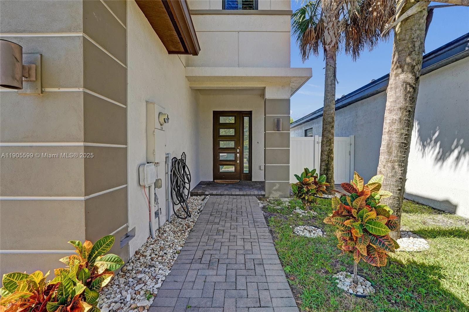4947 Whispering Way photo 3