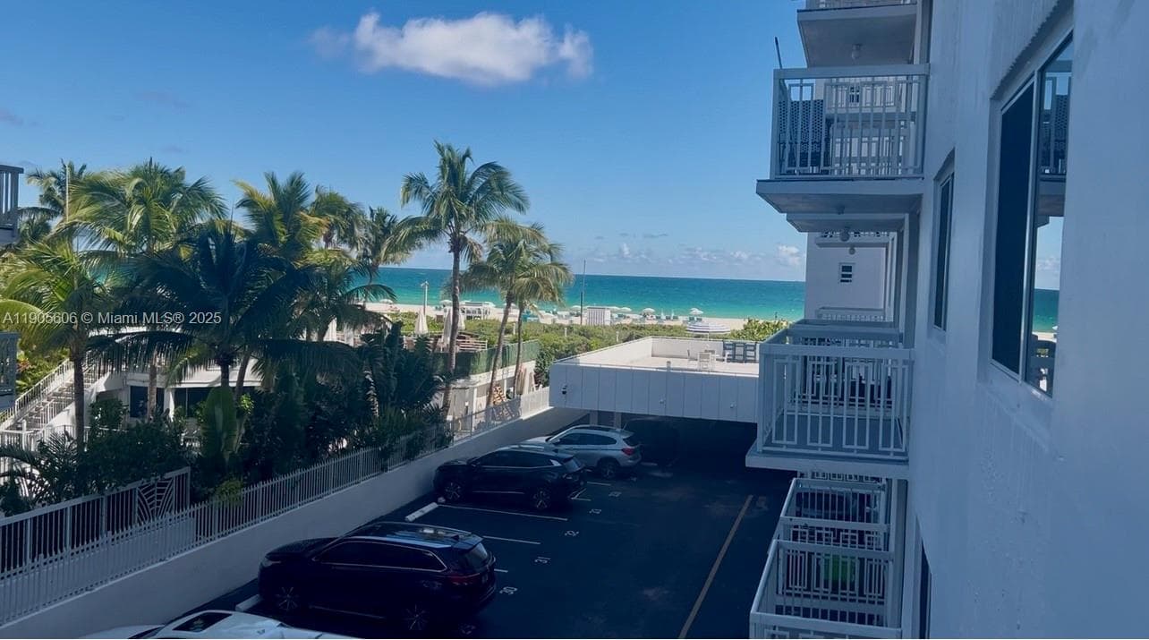 THE PRESIDENTIAL CONDO · #322 in Miami Beach - Photo 2