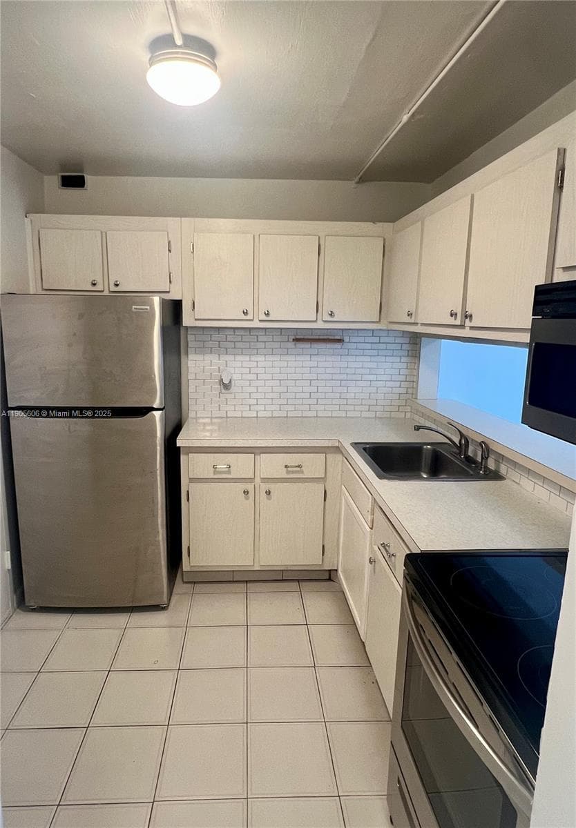 THE PRESIDENTIAL CONDO · #322 in Miami Beach - Photo 4