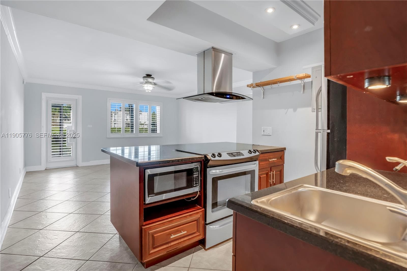 Kitchen/Living Area