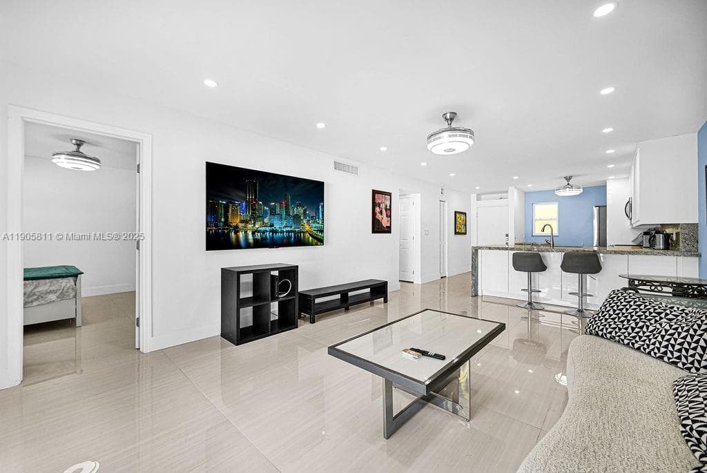 FOURTH GULFSTREAM GARDEN · #223 in Hallandale Beach - Photo 6