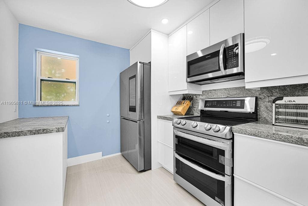 FOURTH GULFSTREAM GARDEN · #223 in Hallandale Beach - Photo 17