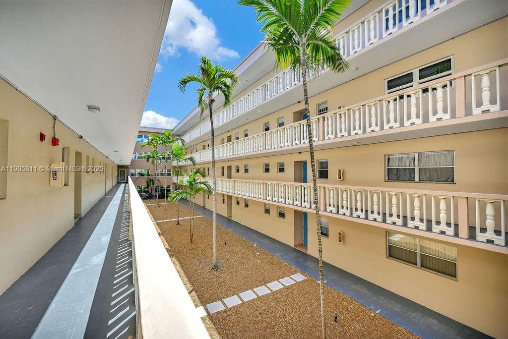 FOURTH GULFSTREAM GARDEN · #223 in Hallandale Beach - Photo 22