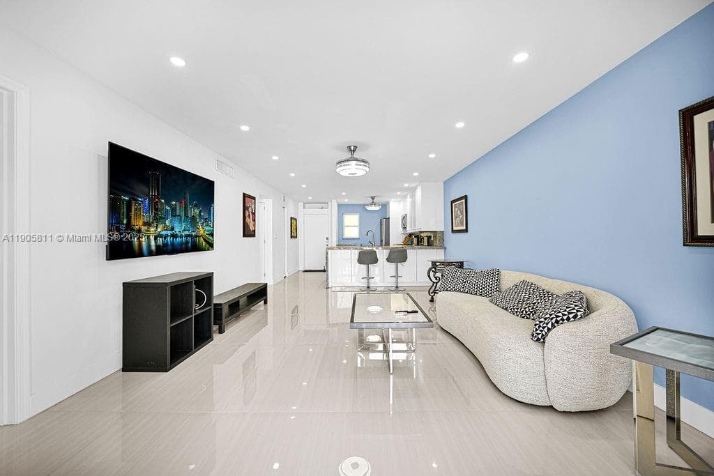 FOURTH GULFSTREAM GARDEN · #223 in Hallandale Beach - Photo 3