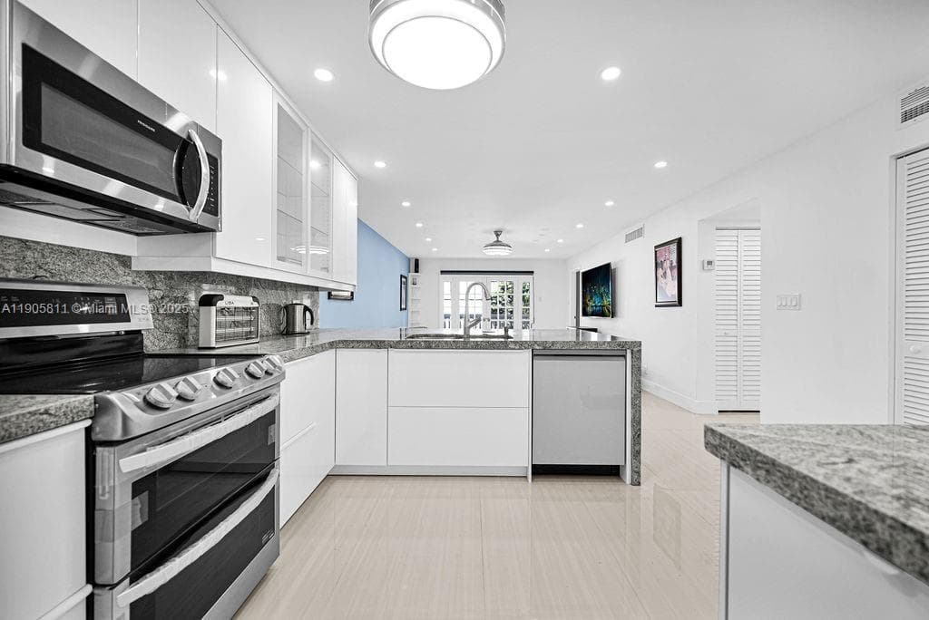FOURTH GULFSTREAM GARDEN · #223 in Hallandale Beach - Photo 4