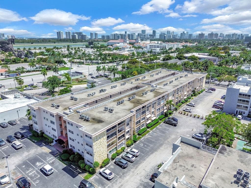 FOURTH GULFSTREAM GARDEN · #223 in Hallandale Beach - Photo 25