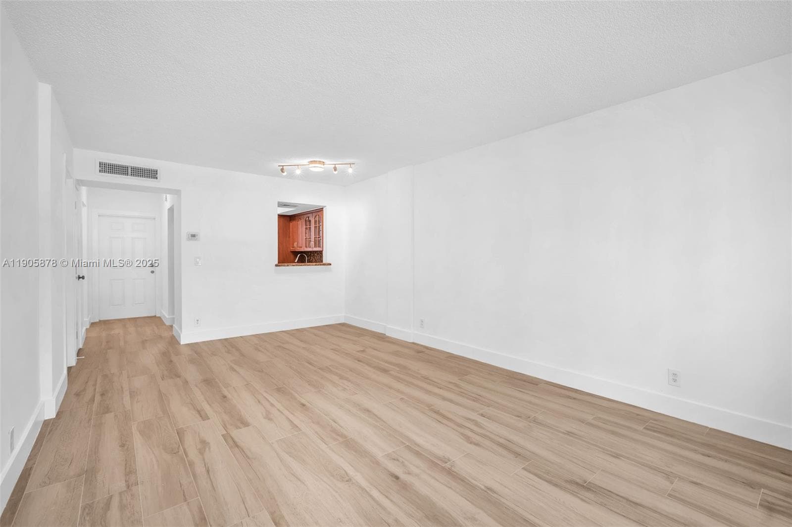 APRIL BREEZE CONDO · #109 in Hallandale Beach - Photo 22