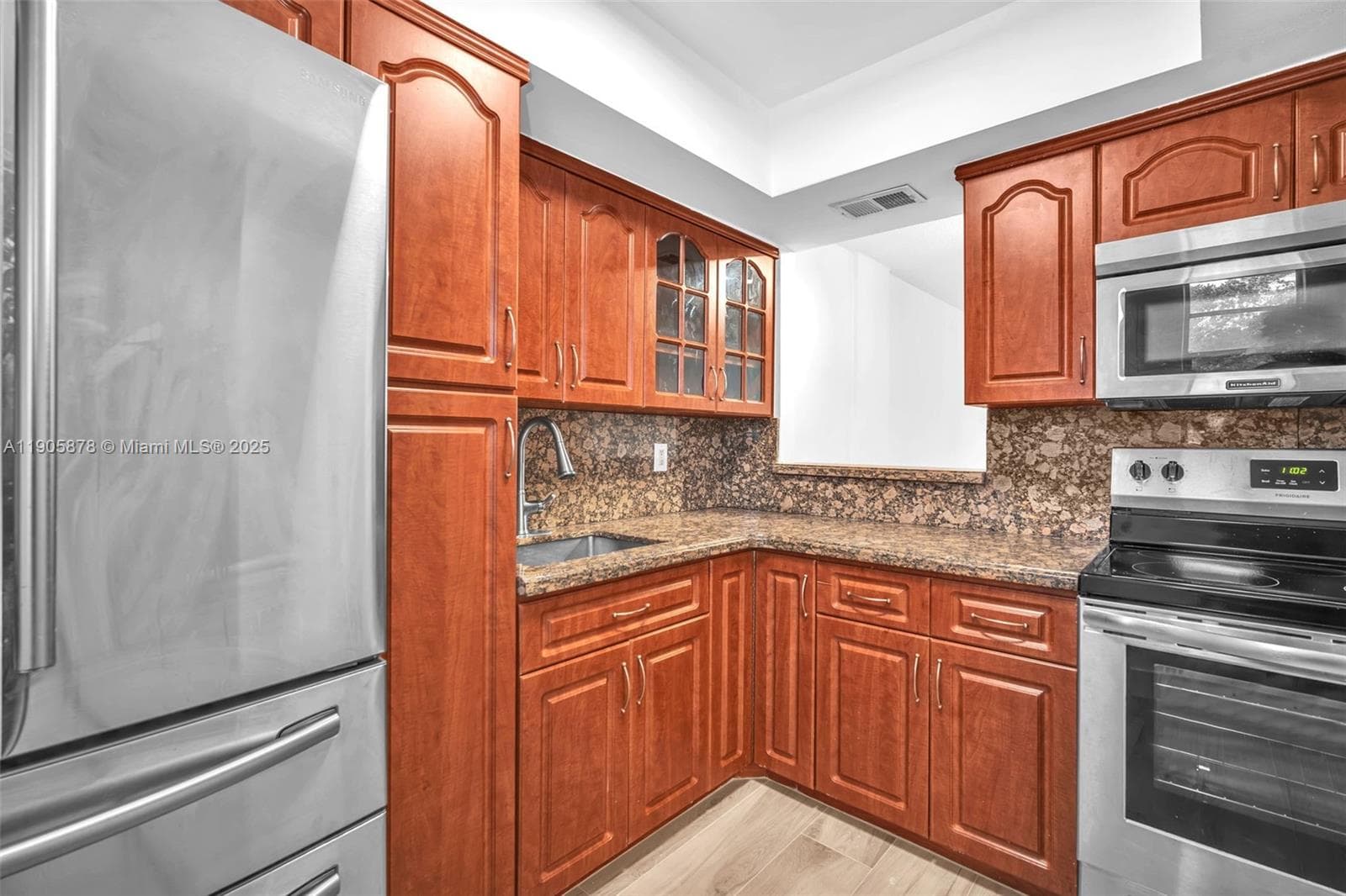 APRIL BREEZE CONDO · #109 in Hallandale Beach - Photo 10