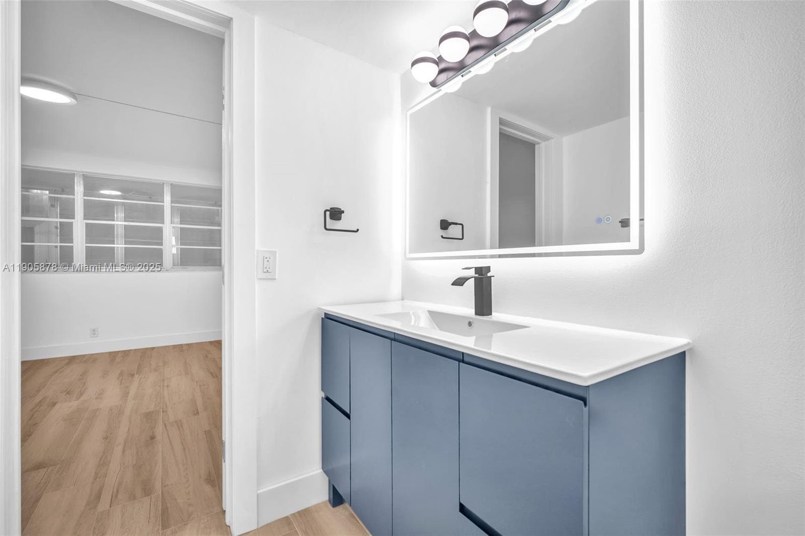 APRIL BREEZE CONDO · #109 in Hallandale Beach - Photo 15