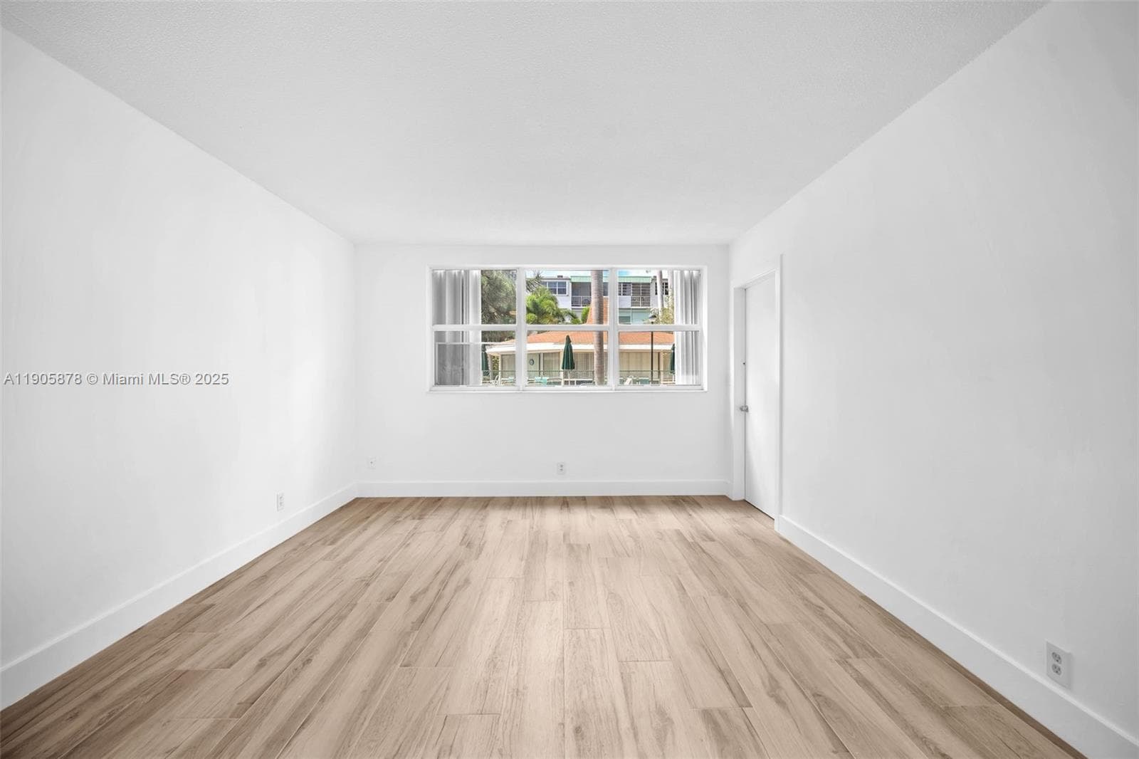 APRIL BREEZE CONDO · #109 in Hallandale Beach - Photo 11