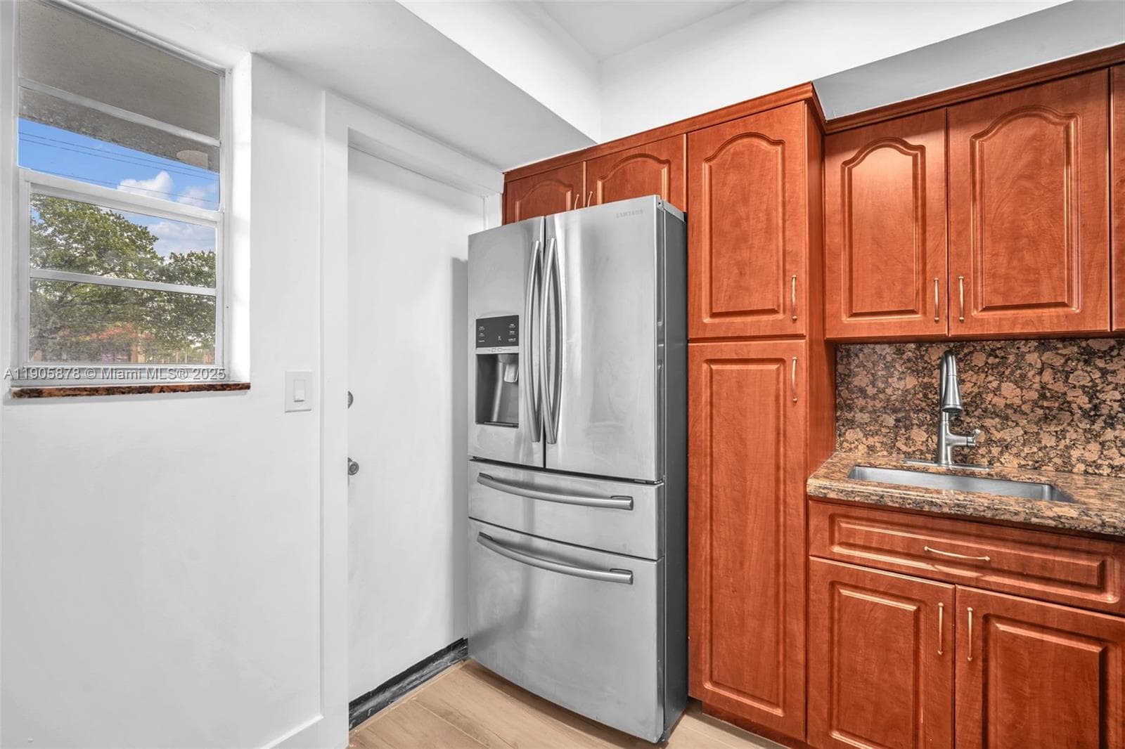 APRIL BREEZE CONDO · #109 in Hallandale Beach - Photo 8