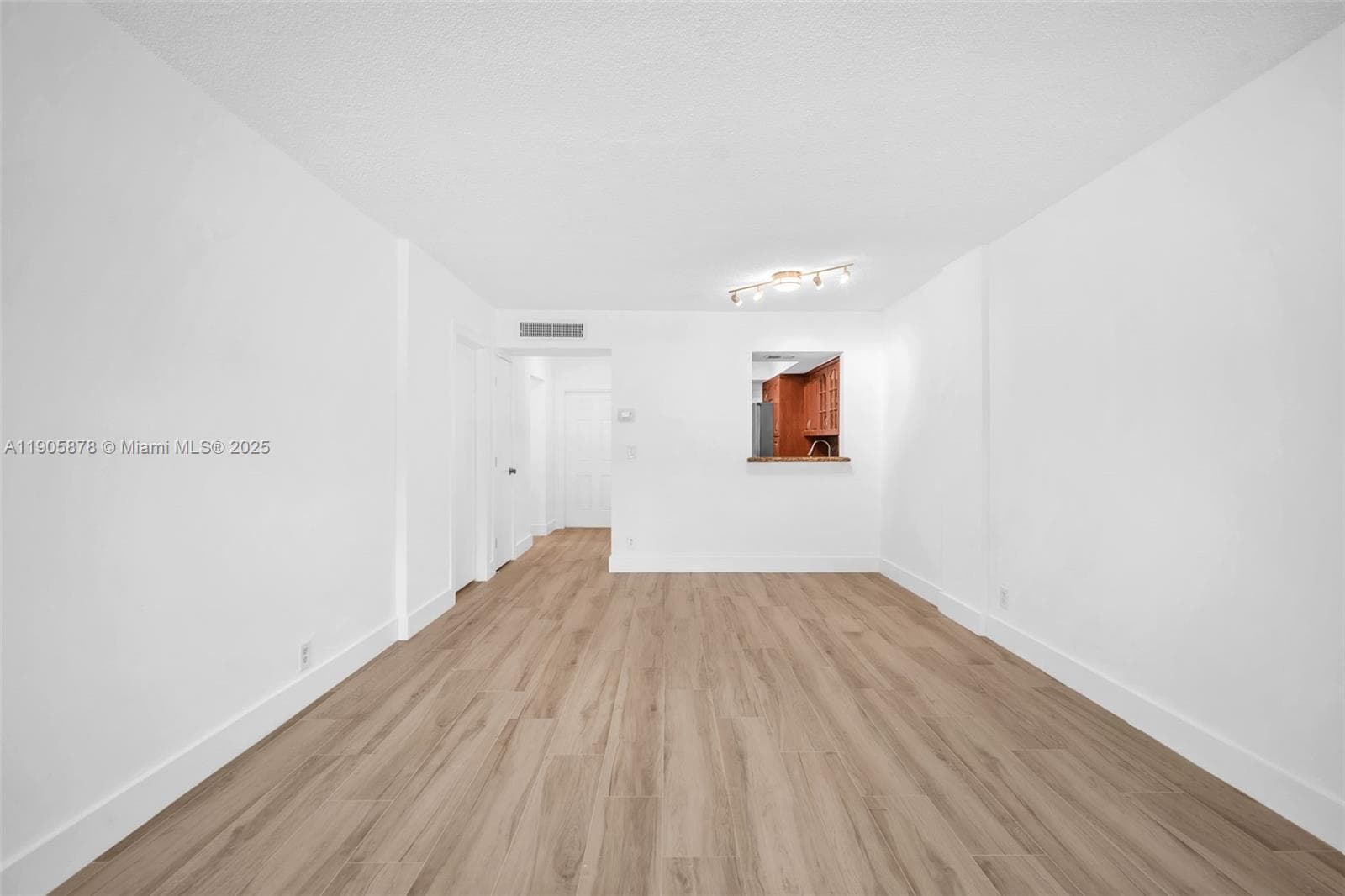 APRIL BREEZE CONDO · #109 in Hallandale Beach - Photo 21