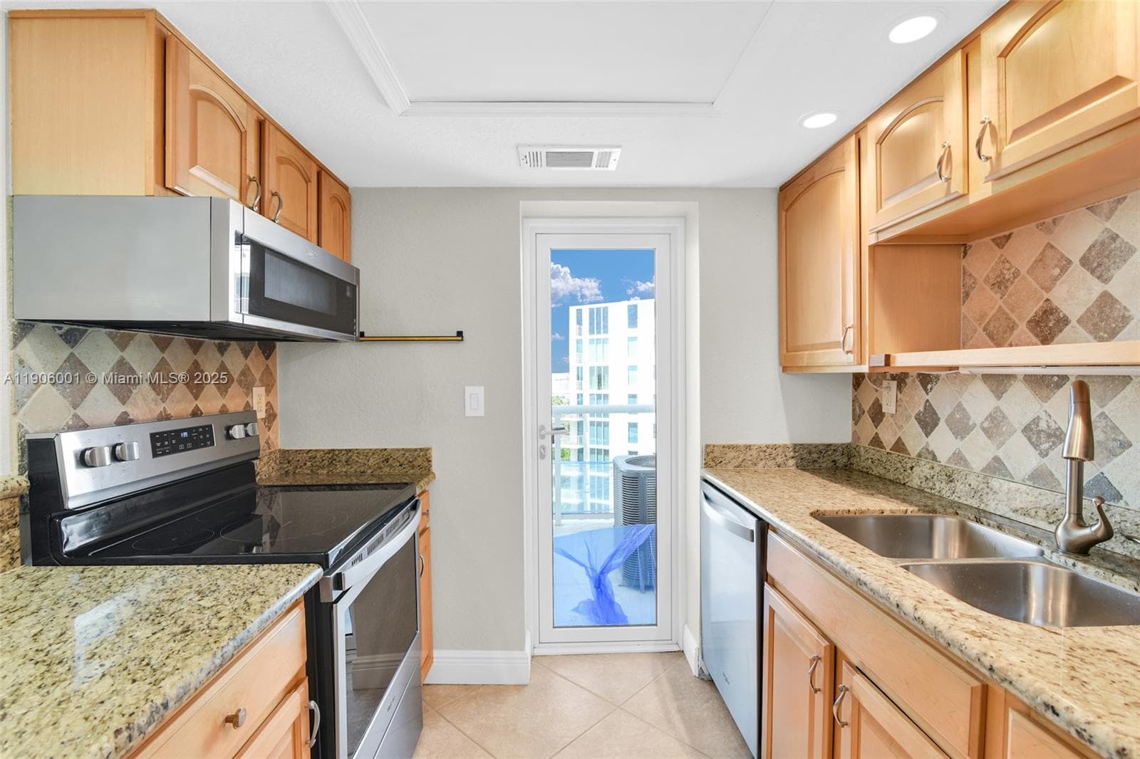 EMBASSY TOWER II INC COND · #11B in Fort Lauderdale - Photo 4