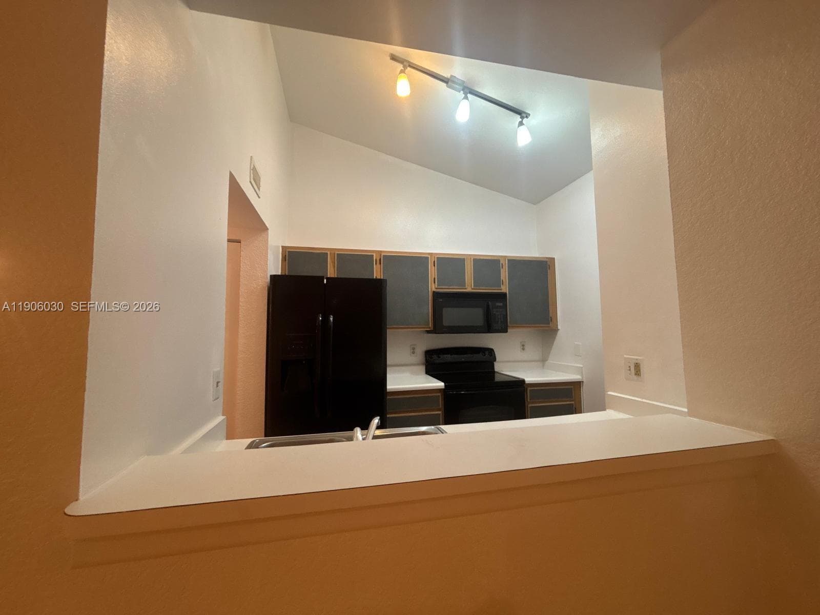 LAKEVIEW CLUB CONDO · #201 in Oakland Park - Photo 6