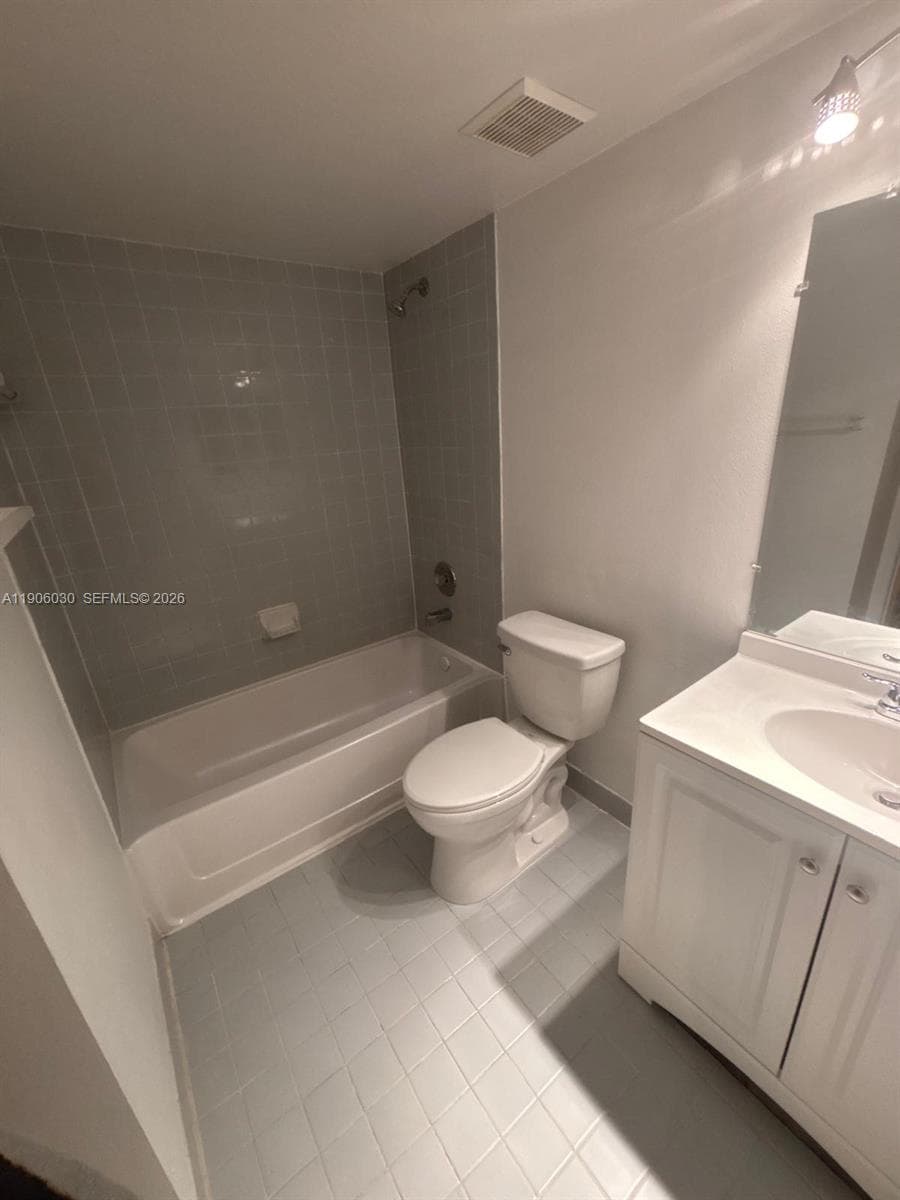 LAKEVIEW CLUB CONDO · #201 in Oakland Park - Photo 17