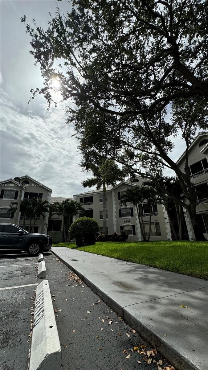 LAKEVIEW CLUB CONDO · #201 in Oakland Park - Photo 22