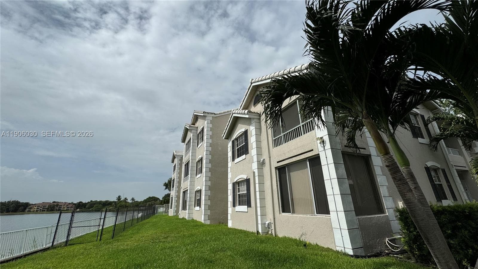 LAKEVIEW CLUB CONDO · #201 in Oakland Park - Photo 24