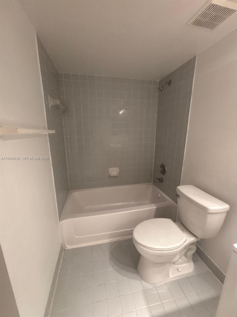 LAKEVIEW CLUB CONDO · #201 in Oakland Park - Photo 18
