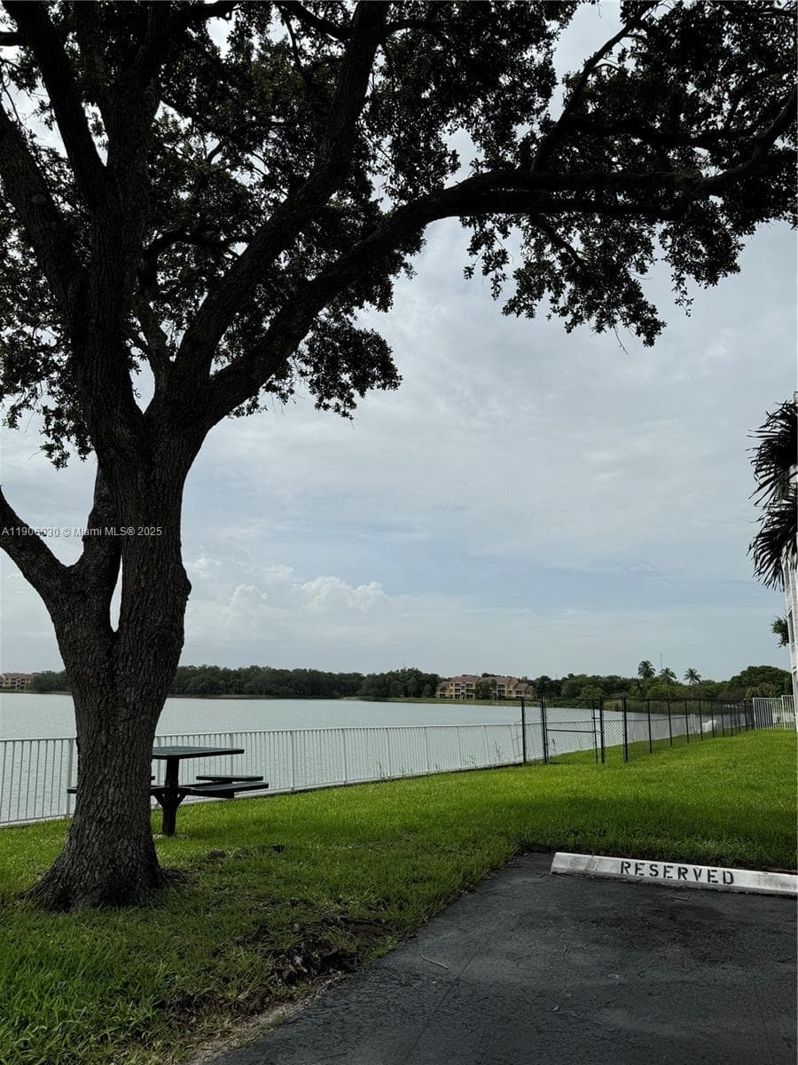 LAKEVIEW CLUB CONDO · #201 in Oakland Park - Photo 29