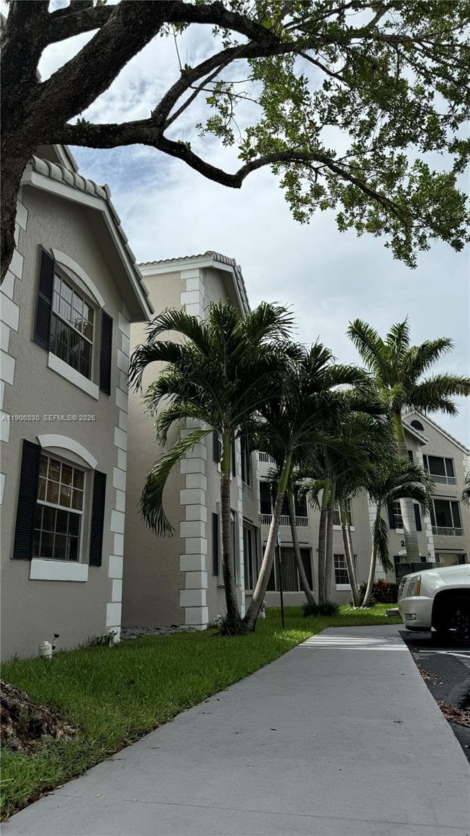 LAKEVIEW CLUB CONDO · #201 in Oakland Park - Photo 21