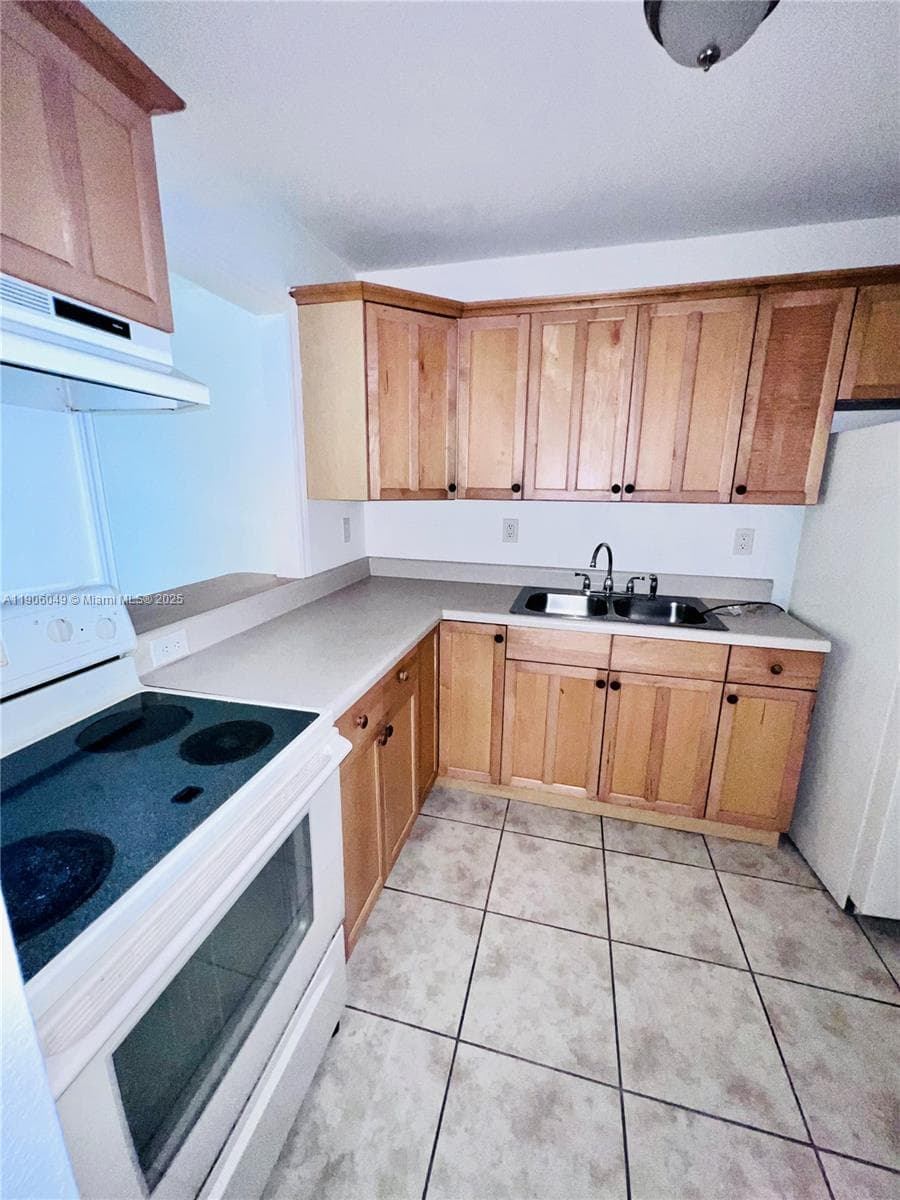 GOLD COAST CONDO · #305 in North Miami - Photo 4
