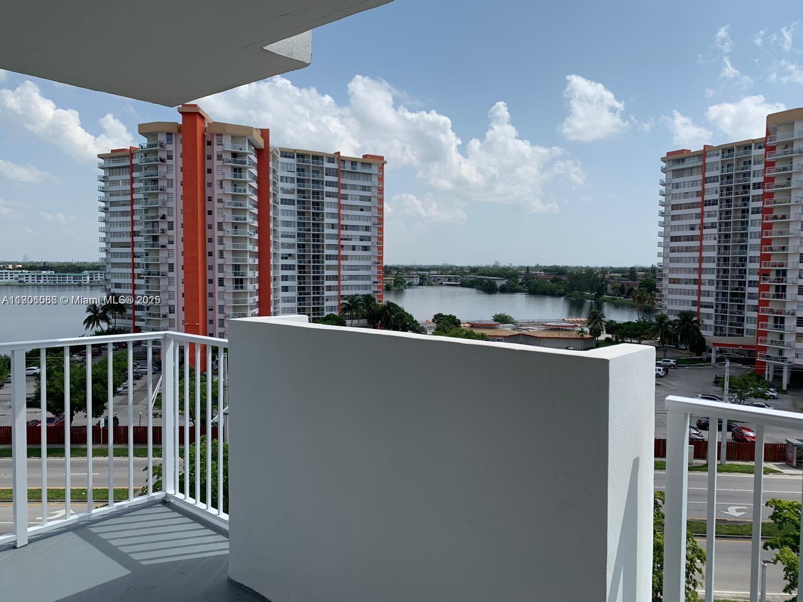 WILSHIRE CONDO · #814W in Miami - Photo 2
