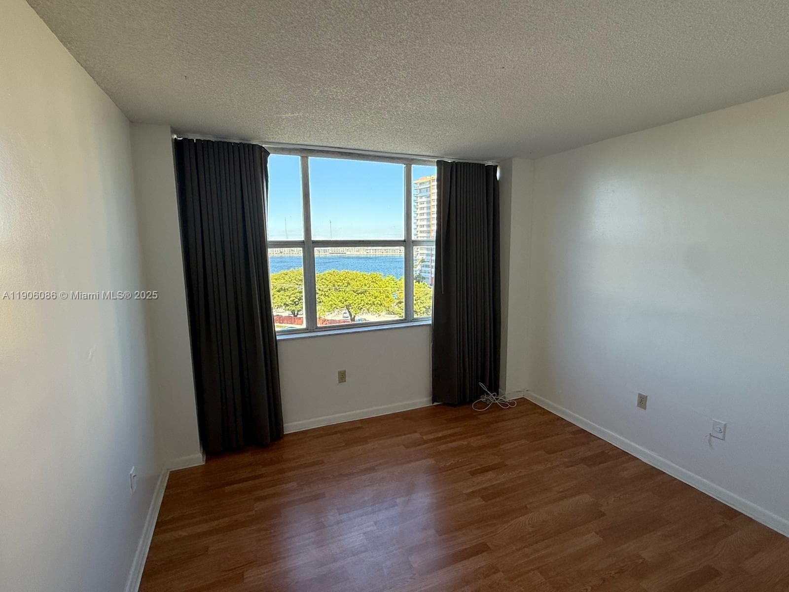 WILSHIRE CONDO · #814W in Miami - Photo 12