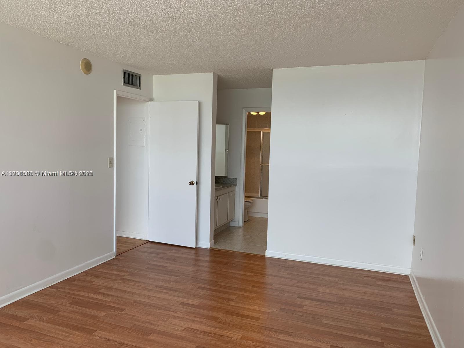 WILSHIRE CONDO · #814W in Miami - Photo 20