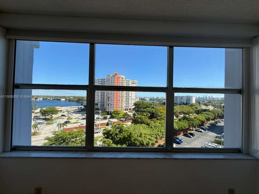 WILSHIRE CONDO · #814W in Miami - Photo 10