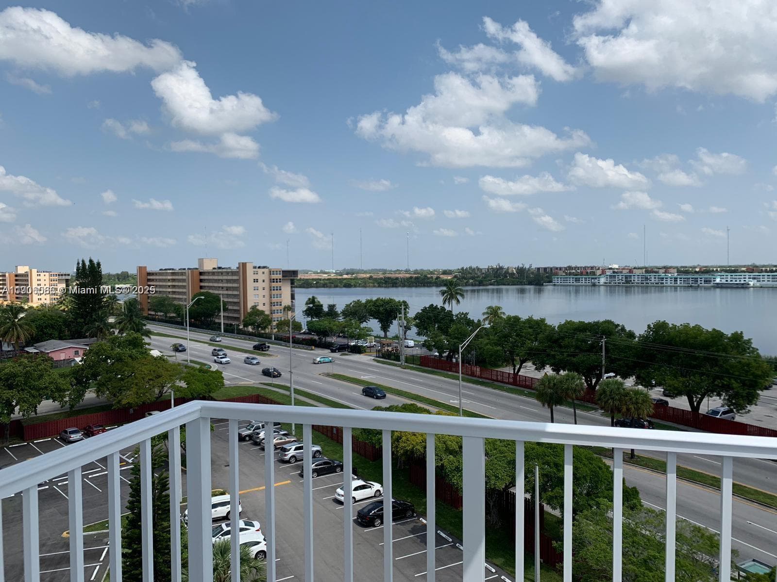 WILSHIRE CONDO · #814W in Miami - Photo 4