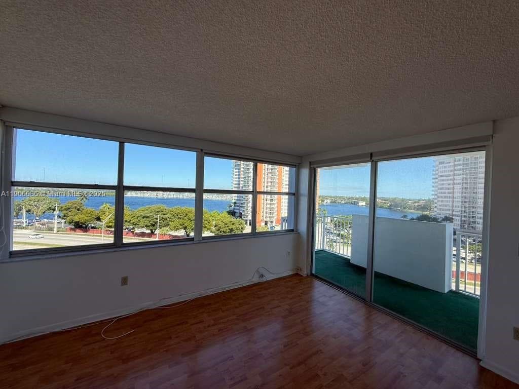 WILSHIRE CONDO · #814W in Miami - Photo 8