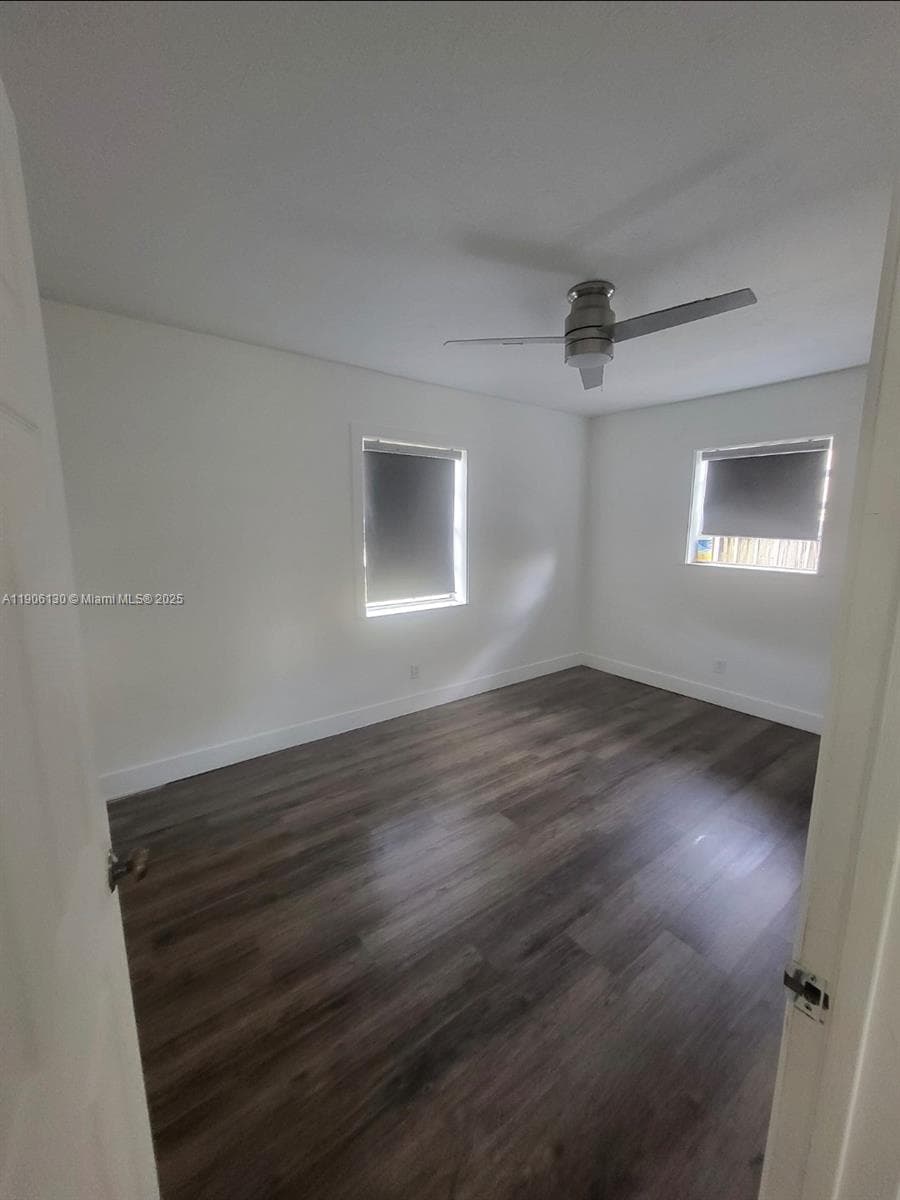 1402 NW 13th Ct #1402 photo 5