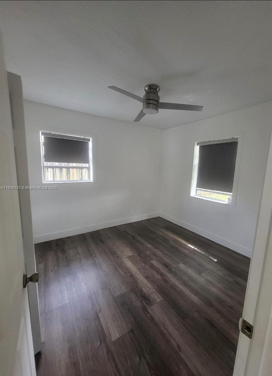 1402 NW 13th Ct #1402 photo 4