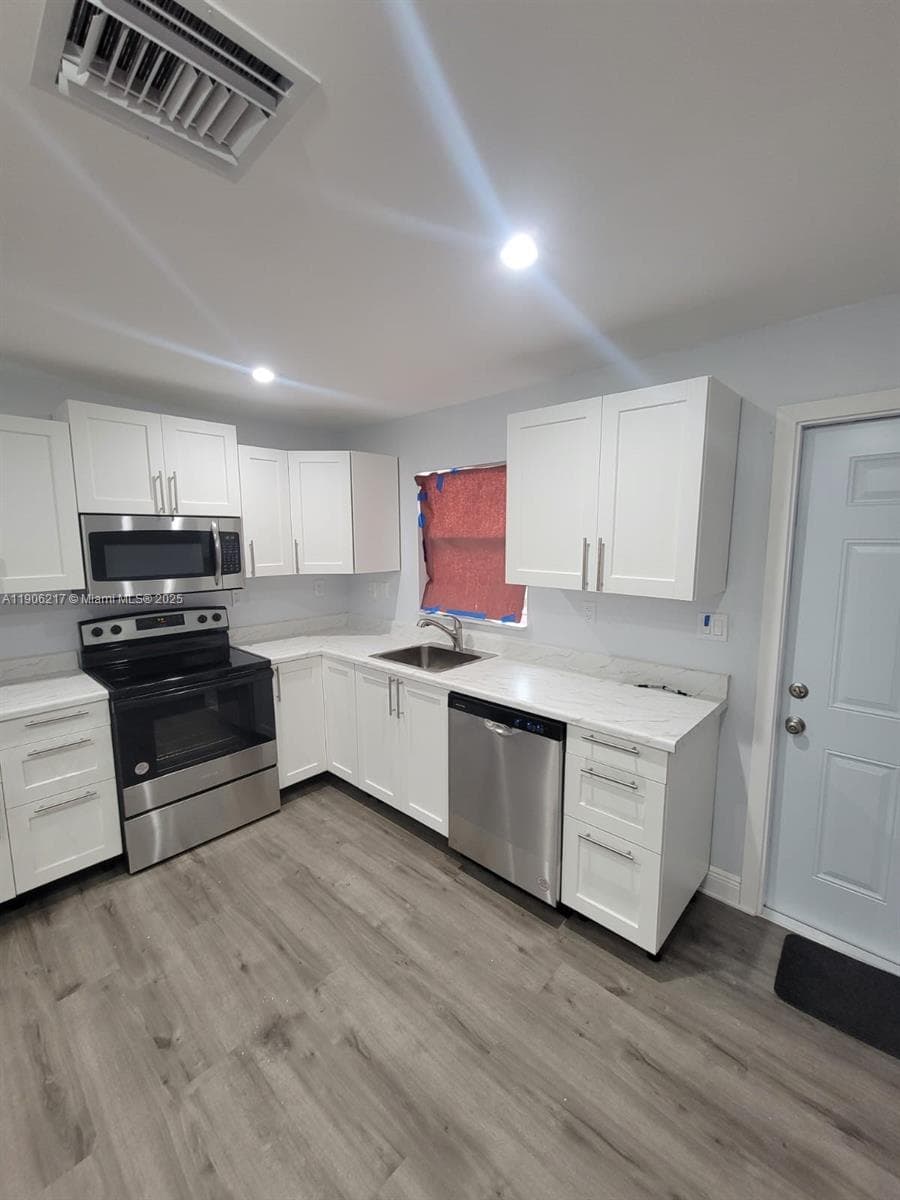 1809 NW 8th Pl #1809 photo 3
