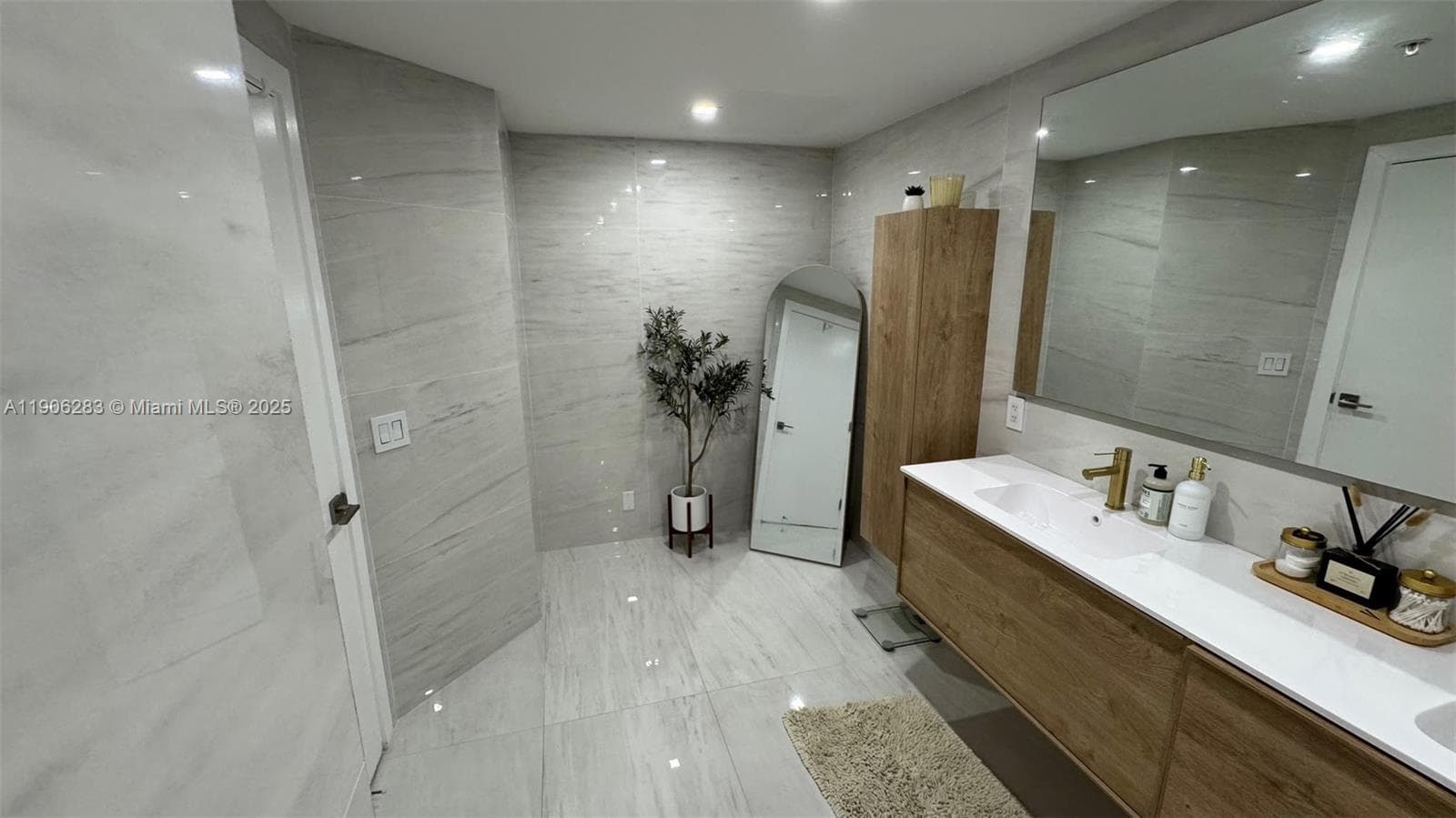 EASTSIDE AT AVENTURA COND · #402 in Aventura - Photo 24