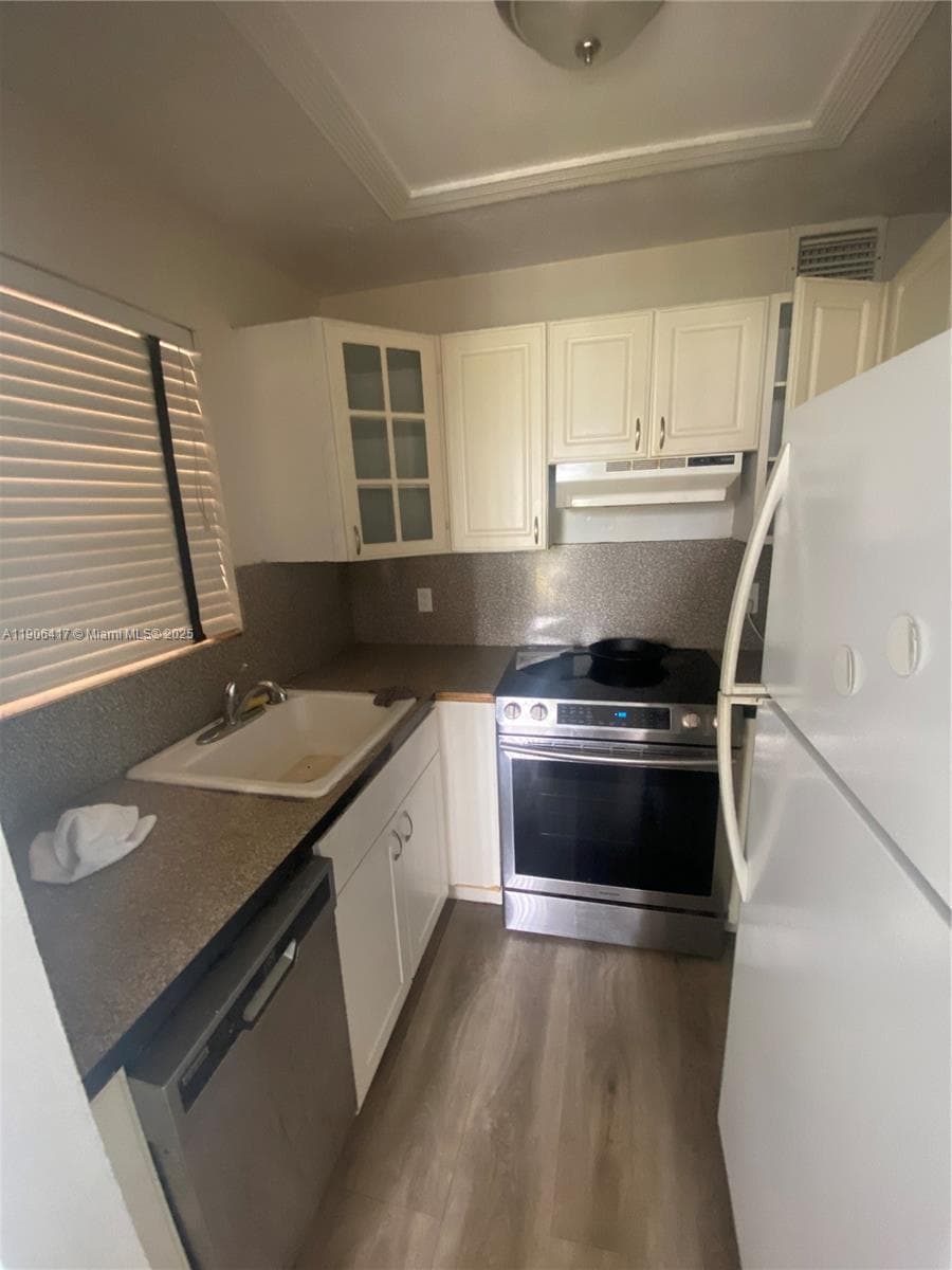 BAY PLACE CONDO · #208 in Hallandale Beach - Photo 5