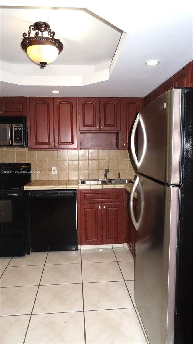 Arlen Beach Condominium · #511 in Miami Beach - Photo 9