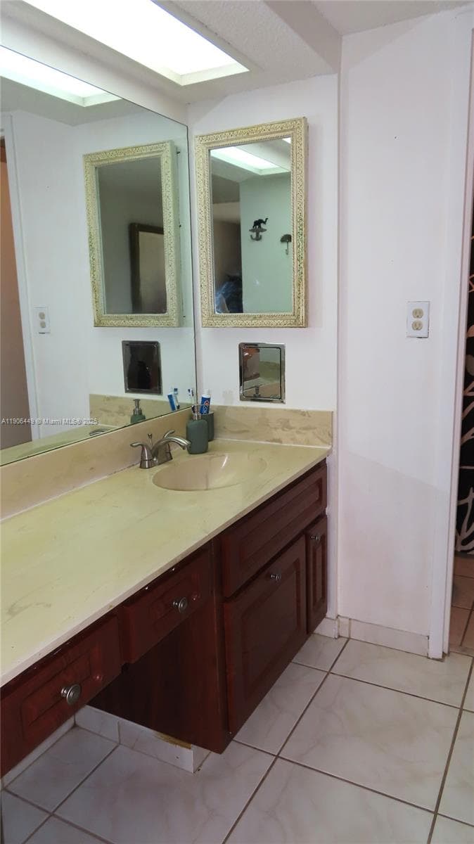 Arlen Beach Condominium · #511 in Miami Beach - Photo 18