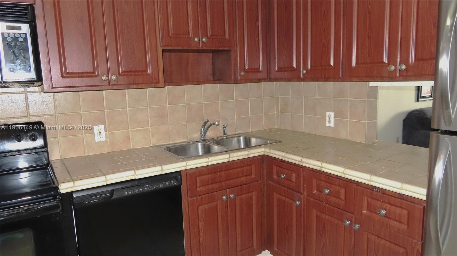 Arlen Beach Condominium · #511 in Miami Beach - Photo 11