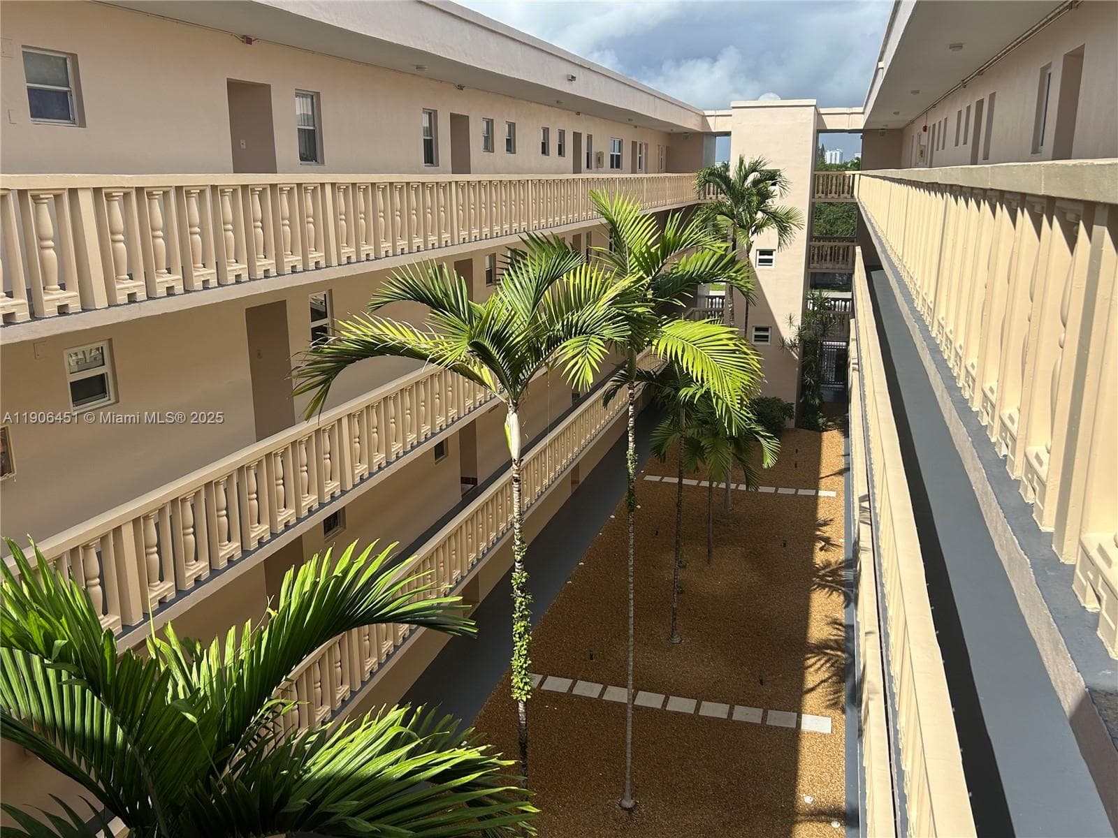 FOURTH GULFSTREAM GARDEN · #308 in Hallandale Beach - Photo 32