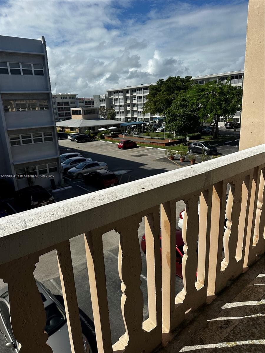FOURTH GULFSTREAM GARDEN · #308 in Hallandale Beach - Photo 31