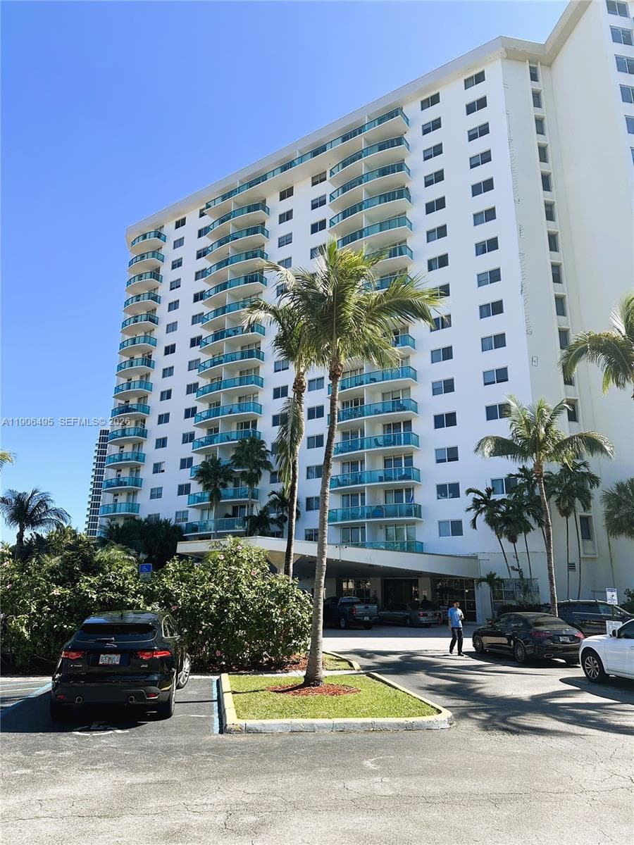 Ocean Reserve · #PH-10 in Sunny Isles Beach - Photo 2