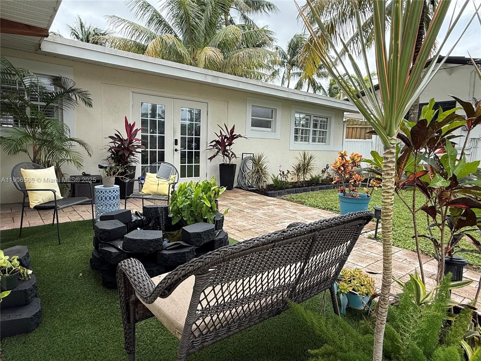 2524 Key Largo Ln photo 6
