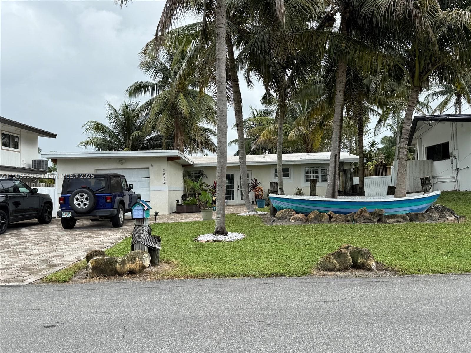 2524 Key Largo Ln photo 3