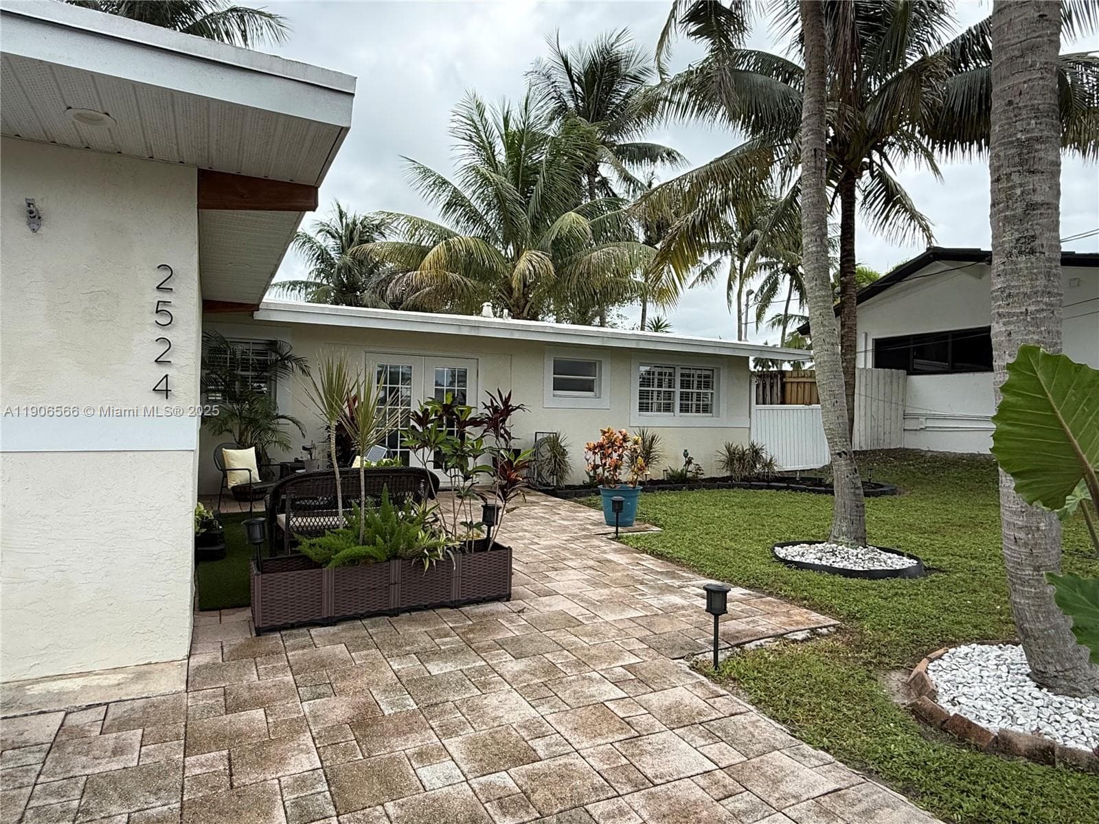 2524 Key Largo Ln photo 5