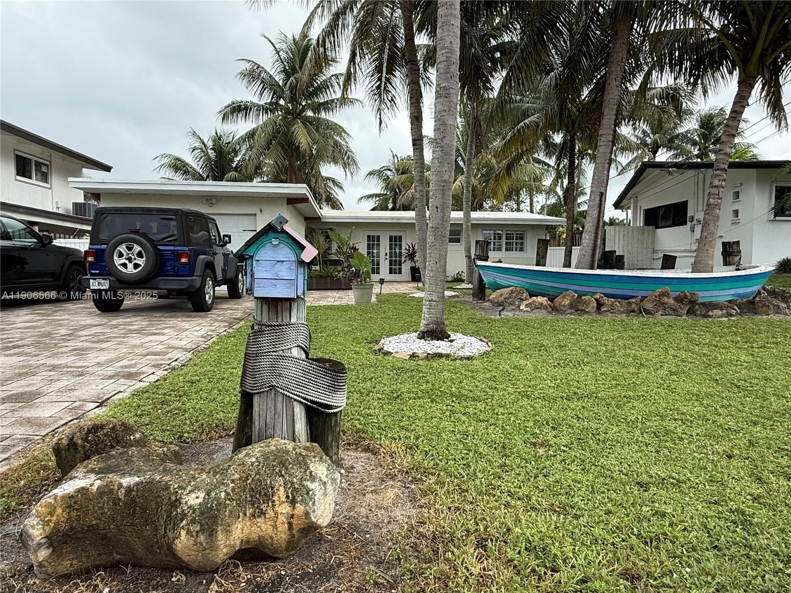 2524 Key Largo Ln photo 4