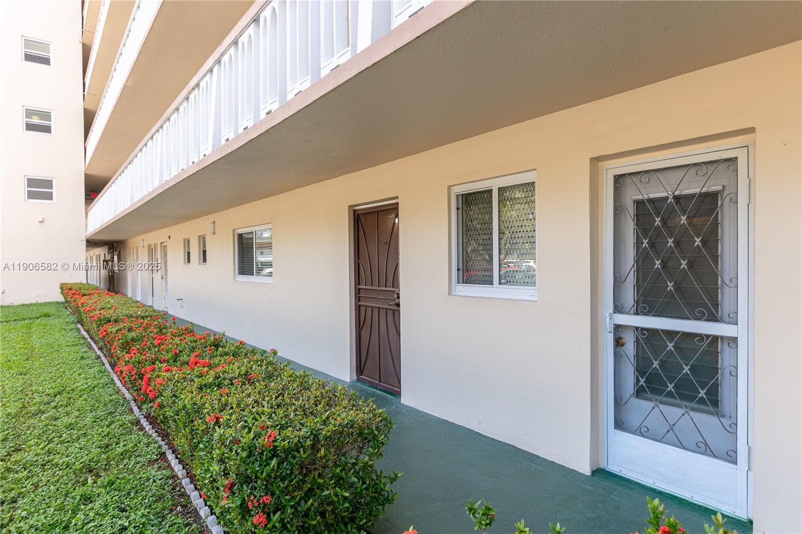 MEADOWBROOK · #107 in Hallandale Beach - Photo 27